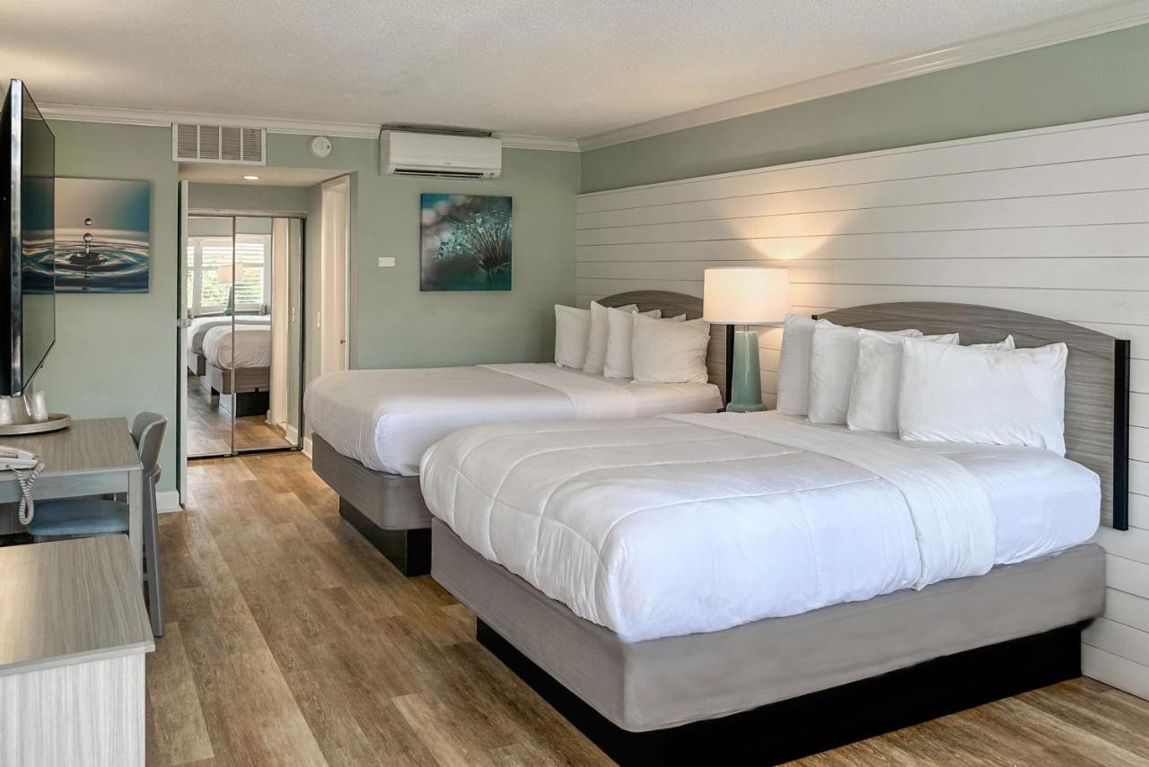 Thunderbird Beach Resort Treasure Island Exterior foto